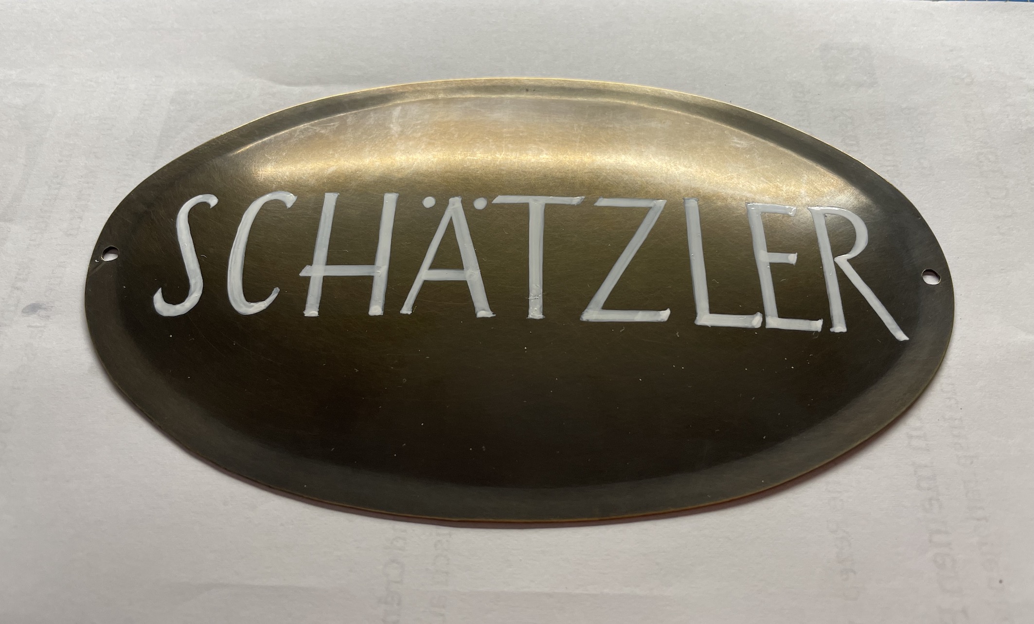 Namensschild für Eingangstür - weisse Schrift auf Bronze