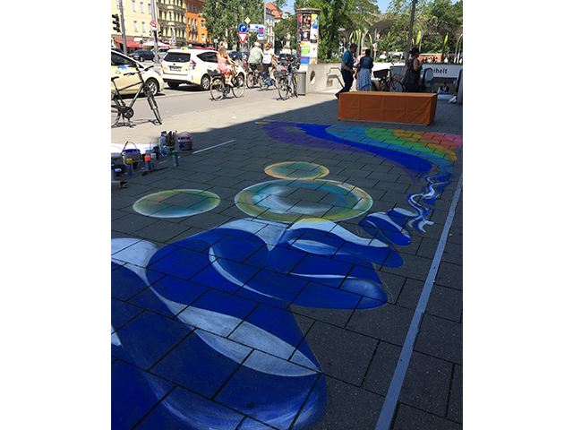 Strassenkunst, 30 Quadratmeter Kreidmalerei, Münchner Freiheit